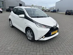 Wit Gebruikt 2017 Toyota Aygo X-wave Hatchback | € 8.950 (Eerlijke prijs)