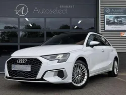 Wit Gebruikt 2022 Audi A3 Sportback e-tron Business Sedan | € 27.490 (Eerlijke prijs)