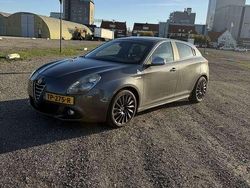 Grijs Gebruikt 2014 Alfa Romeo Giulietta MPV | € 8.000