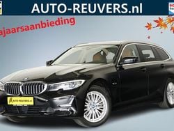 Zwart Gebruikt 2022 BMW 320e Executive Stationwagen | € 32.750 (Super prijs)