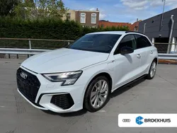 Wit, metallic lak Gebruikt 2022 Audi A3 Sportback Competition Hatchback | € 32.495