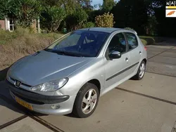 Grijs Gebruikt 2002 Peugeot 206 Premium Hatchback | € 950 (Super prijs)