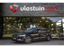 Zwart, metallic lak Gebruikt 2020 Volvo V60 R-Design Stationwagen | € 27.950