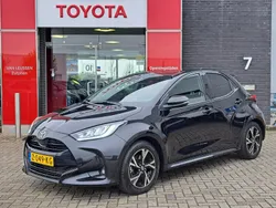 Zwart, metallic lak Gebruikt 2024 Toyota Yaris Hybrid Edition Hatchback | € 24.900 (Eerlijke prijs)