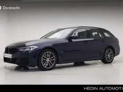 Blauw, metallic lak Gebruikt 2021 BMW 530 M Sport Stationwagen | € 45.895 (Iets duurder)