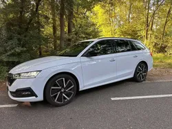 Wit Gebruikt 2021 Skoda Octavia Sport Stationwagen | € 16.000 (Goede deal)