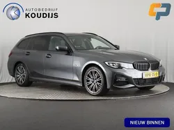 Grijs Gebruikt 2022 BMW 330 M Sport Stationwagen | € 34.490 (Eerlijke prijs)