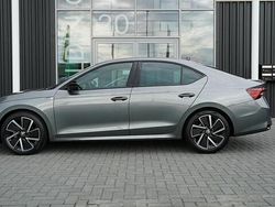 Grijs Gebruikt 2024 Skoda Octavia Business Line Hatchback | € 33.900 (Iets duurder)