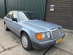 Blauw Gebruikt 1986 Mercedes E230 Sedan | € 2.750