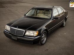 Zwart, metallic lak Gebruikt 1997 Mercedes S320 Sedan | € 14.900