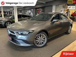 Grijs Gebruikt 2022 Mercedes CLA250e Luxury Sedan | € 30.950 (Eerlijke prijs)