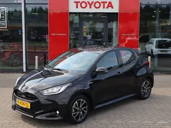 Zwart Gebruikt 2021 Toyota Yaris Hybrid Hatchback | € 20.700 (Eerlijke prijs)