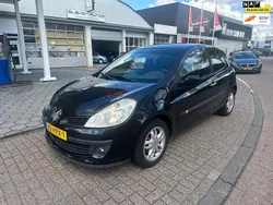 Zwart Gebruikt 2009 Renault Clio II Dynamique Hatchback | € 1.950 (Eerlijke prijs)