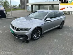 Zilver Gebruikt 2020 VW Passat GTE Stationwagen | € 20.499 (Eerlijke prijs)