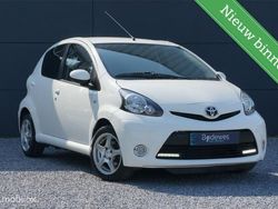 Wit Gebruikt 2014 Toyota Aygo Hatchback | € 6.498 (Eerlijke prijs)