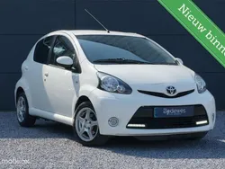 Wit Gebruikt 2014 Toyota Aygo Hatchback | € 6.498 (Eerlijke prijs)