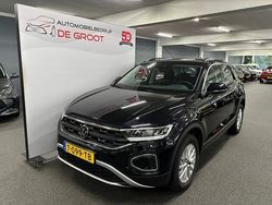 Zwart Gebruikt 2023 VW T-Roc Life SUV | € 23.500 (Eerlijke prijs)