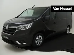 Midnightzwart d68 Gebruikt 2023 Renault Trafic Van | € 23.930 (Eerlijke prijs)