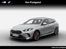 Skyscraper grey metallic (grijs metallic) Nieuw 2025 BMW 120 M Sport Hatchback | € 54.935 (Eerlijke prijs)