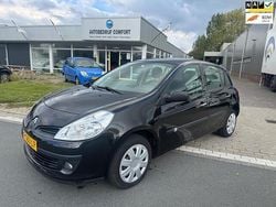 Zwart Gebruikt 2009 Renault Clio II Authentique Hatchback | € 2.499 (Eerlijke prijs)