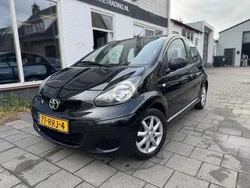Zwart Gebruikt 2011 Toyota Aygo Hatchback | € 3.649 (Eerlijke prijs)