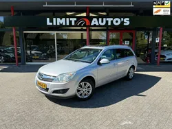 Grijs, metallic lak Gebruikt 2009 Opel Astra Edition Stationwagen | € 5.499