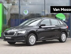 Zwart, metallic lak Gebruikt 2023 Skoda Scala Active Hatchback | € 20.944 (Iets duurder)