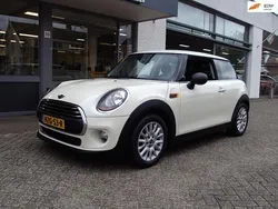 Wit Gebruikt 2016 Mini ONE Business Hatchback | € 11.250 (Eerlijke prijs)