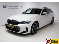 Wit Gebruikt 2023 BMW 330e M Sport Stationwagen | € 43.950 (Super prijs)