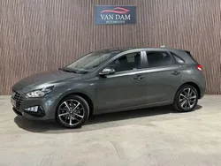 Grijs, metallic lak Gebruikt 2023 Hyundai i30 Comfort Hatchback | € 17.900 (Goede deal)