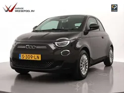 Zwart, metallic lak Gebruikt 2023 Fiat 500e Hatchback | € 18.750 (Eerlijke prijs)