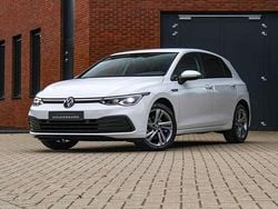 Wit Gebruikt 2020 VW Golf VIII Style Hatchback | € 19.950 (Super prijs)