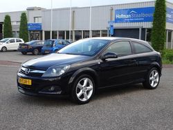 Zwart Gebruikt 2005 Opel Astra GTC Cosmo Hatchback | € 3.950