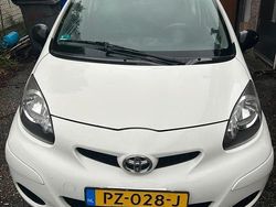 Wit Gebruikt 2010 Toyota Aygo Hatchback | € 2.580 (Eerlijke prijs)