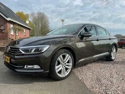 Bruin Gebruikt 2015 VW Passat Sedan | € 13.500 (Eerlijke prijs)