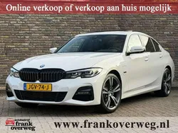 Wit Gebruikt 2022 BMW 320e M Sport Sedan | € 36.950 (Eerlijke prijs)
