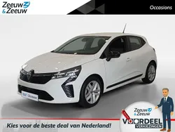 Licht wit Gebruikt 2024 Renault Clio V Evolution Hatchback | € 18.435 (Eerlijke prijs)