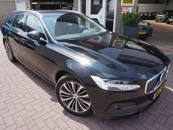 Zwart Gebruikt 2021 Volvo V90 Momentum Stationwagen | € 33.285 (Iets duurder)
