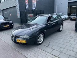 Zwart, metallic lak Gebruikt 2004 Alfa Romeo 156 Distinctive Stationwagen | € 1.499