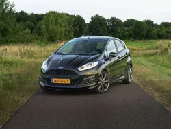 Zwart Gebruikt 2017 Ford Fiesta ST-Line Hatchback | € 9.750 (Goede deal)