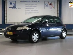 Blauw Gebruikt 2007 Renault Mégane II Business Hatchback | € 1.299 (Eerlijke prijs)