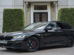 Zwart Gebruikt 2022 BMW 530e M Sport Stationwagen | € 45.940 (Eerlijke prijs)