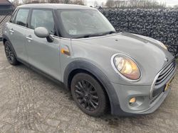 Grijs (metallic) Gebruikt 2015 Mini ONE Business Hatchback | € 6.950 (Iets duurder)