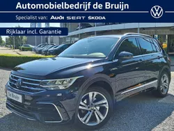 Zwart Gebruikt 2023 VW Tiguan R-line SUV | € 39.950 (Eerlijke prijs)