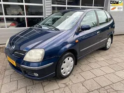 Blauw, metallic lak Gebruikt 2004 Nissan Almera Tino Acenta MPV | € 1.599 (Eerlijke prijs)