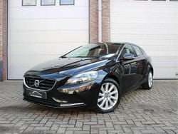 Zwart Gebruikt 2015 Volvo V40 Momentum Stationwagen | € 11.500 (Eerlijke prijs)