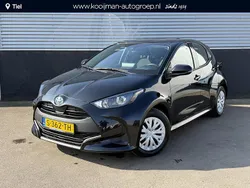 Zwart Gebruikt 2023 Toyota Yaris Hybrid Active Hatchback | € 22.399 (Eerlijke prijs)