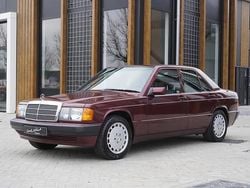 Rood Gebruikt 1992 Mercedes 190 Sedan | € 15.450