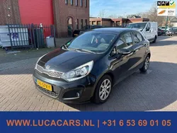 Zwart, metallic lak Gebruikt 2012 Kia Rio Plus Hatchback | € 1.500