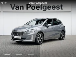 Skyscraper grey metallic (grijs metallic) Gebruikt 2024 BMW 225 Active Tourer Comfort Edition MPV | € 45.900 (Eerlijke prijs)